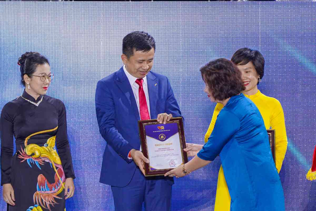 Vinh hạnh trở thành top cơ sở đào tạo nghề môi giới bất động sản tốt nhất Việt Nam 2022 